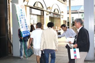 新岐阜駅前でアピール行動.jpg